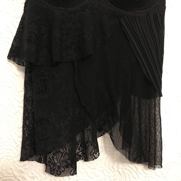 Victoria's Secret Paisley Lace Top (36C) - Picture 3 of 8